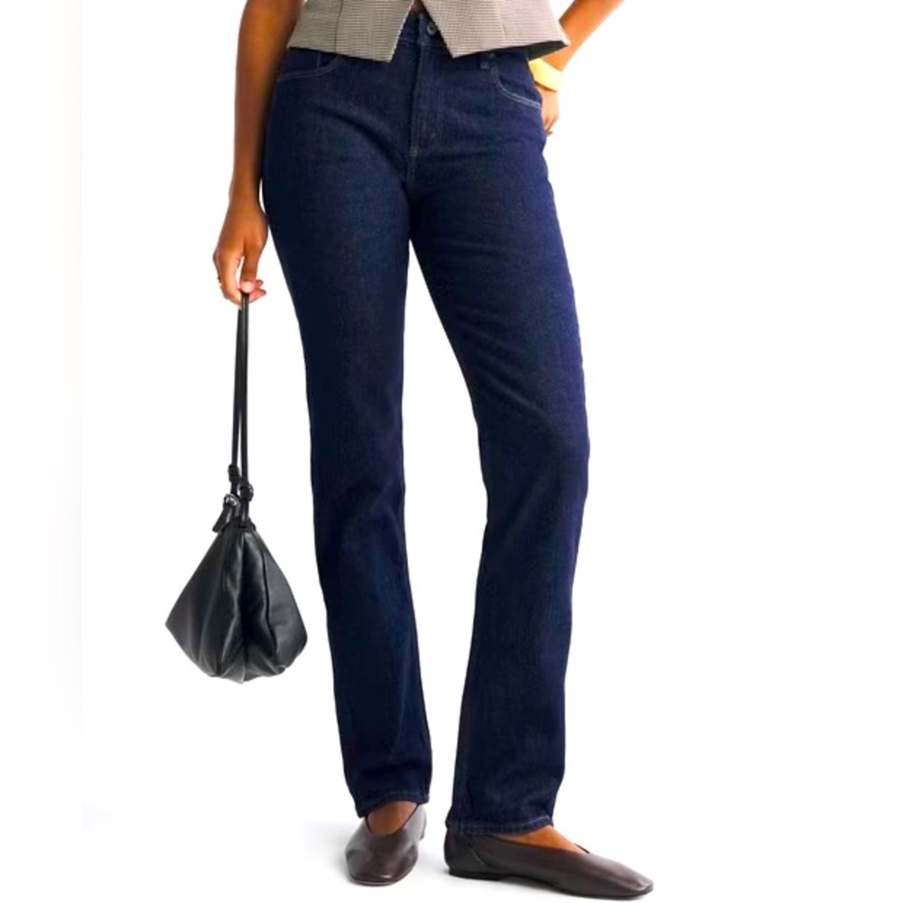 Abercrombie & Fitch Curve Love Mid Rise 90s Straight Jean.